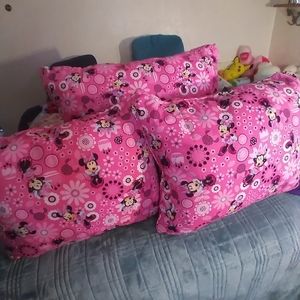 Set pillows